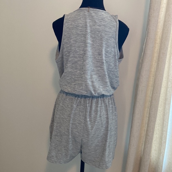 Old Navy active romper - Picture 3 of 4